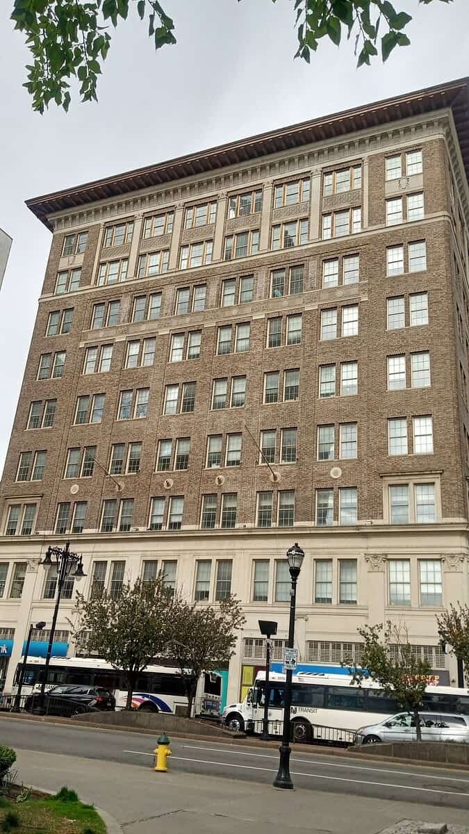 Audit flags excess aid, improper spending and missing background checks in Newark schools